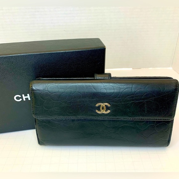 Chanel Camellia Accent Black Leather Wallet. Box & Authenticity Card included. - Picture 1 of 14